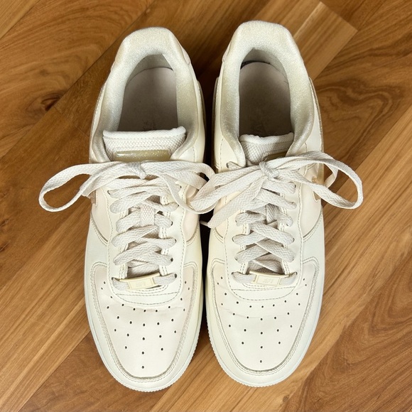 Nike | Women’s Pale Ivory Jelly Jewel Air Force 1 lace up sneaker, size 8.5 - Picture 11 of 16